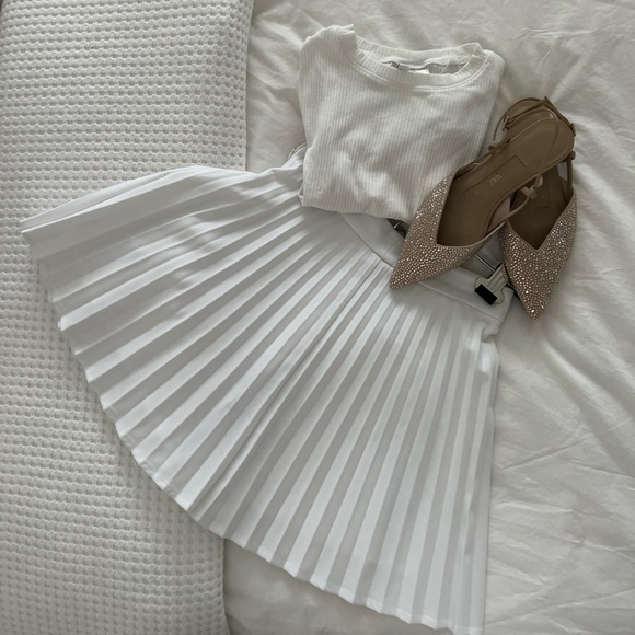 Sun-deh Tennis Skirt - Picture 3 of 4